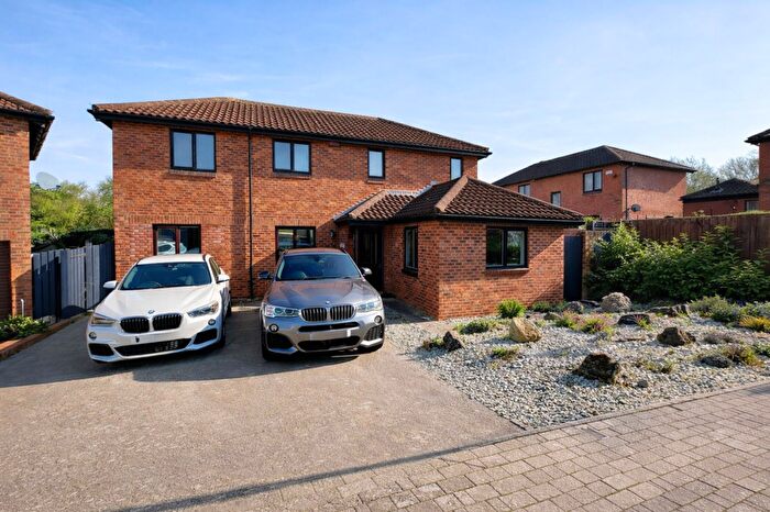 5 Bedroom Detached House For Sale In Coberley Close, Downhead Park, MK15