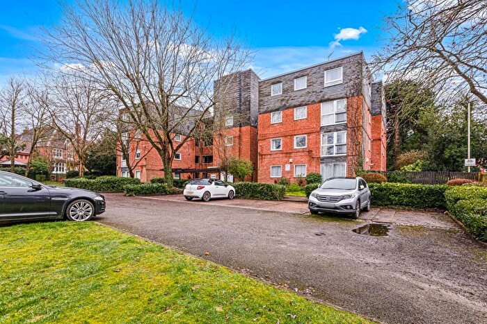 2 Bedroom Apartment For Sale In The Lawns, Stoneygate Road, Leicester, LE2