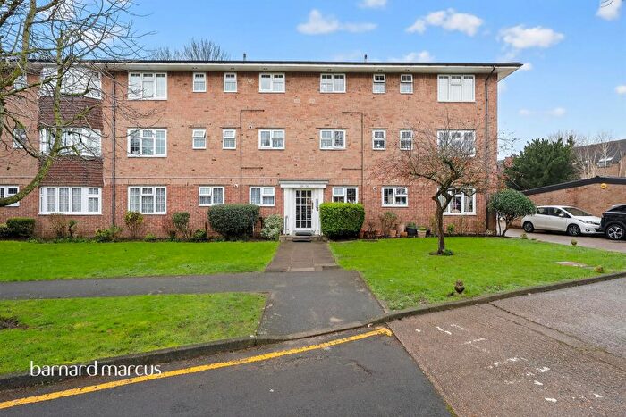 2 Bedroom Flat For Sale In Robin Hood Lane, Sutton, SM1