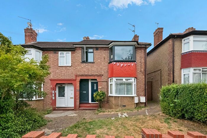 2 Bedroom Maisonette For Sale In Carr Road, Northolt, UB5