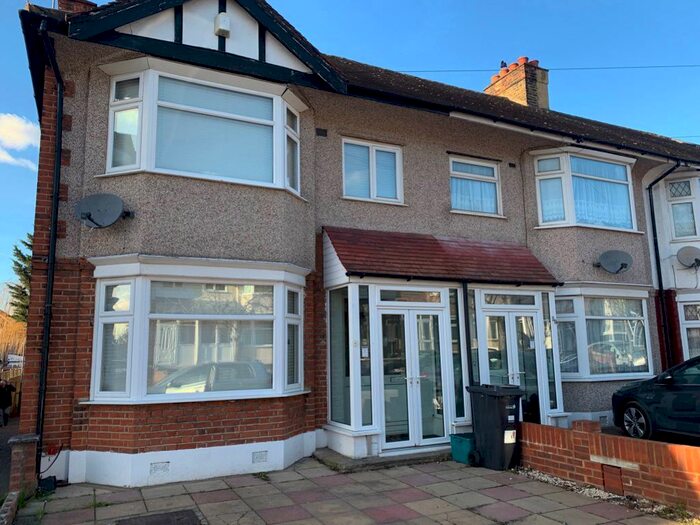3 Bedroom Property To Rent In Yoxley Drive, Ilford IG2
