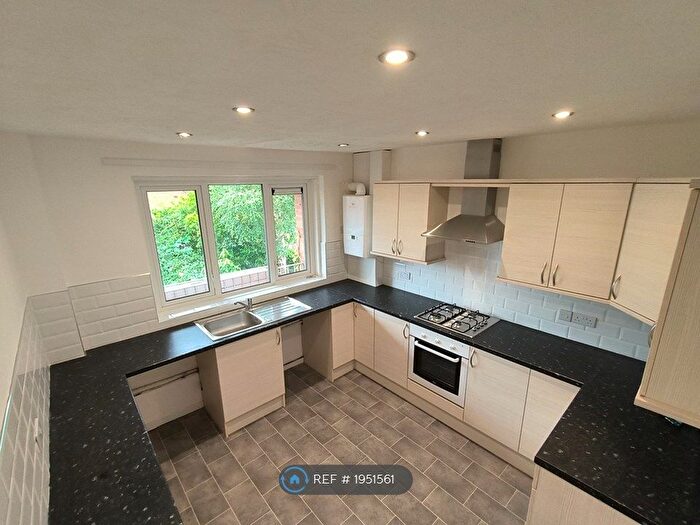 4 Bedroom Maisonette To Rent In Durlston Grove, Birmingham, B28