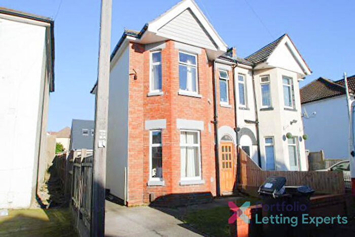 4 Bedroom Semi Detached House To Rent In Students! Four Equally-Sized Double-Bedrooms, Private Garden And On Road Parking - Stewart Road!, BH8