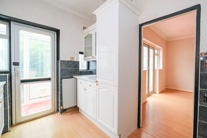 2 Bedroom Semi-detached Bungalow For Sale In Sandhurst Road, Orpington, BR6