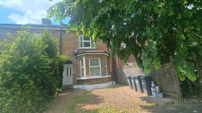 3 Bedroom Flat To Rent In St. Stephens Road, Hounslow, TW3