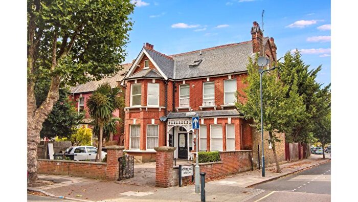2 Bedroom Flat For Sale In E Walm Lane, Cricklewood, London, NW2