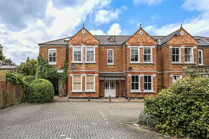 2 Bedroom Flat To Rent In Steele Road, London, W4