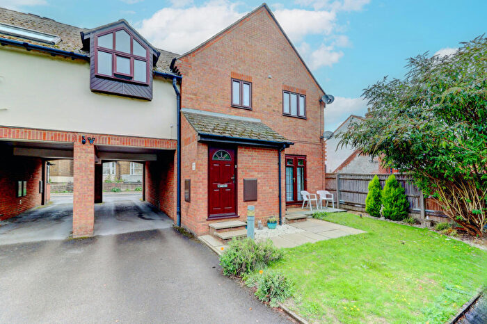 2 Bedroom Apartment For Sale In Station Road, Loudwater, High Wycombe, Buckinghamshire, HP10