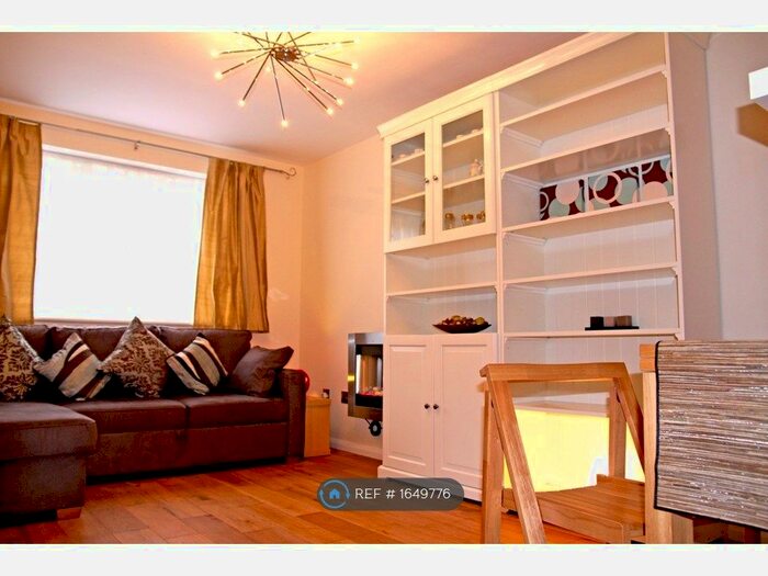 1 Bedroom Flat To Rent In Bream Close, London, N17