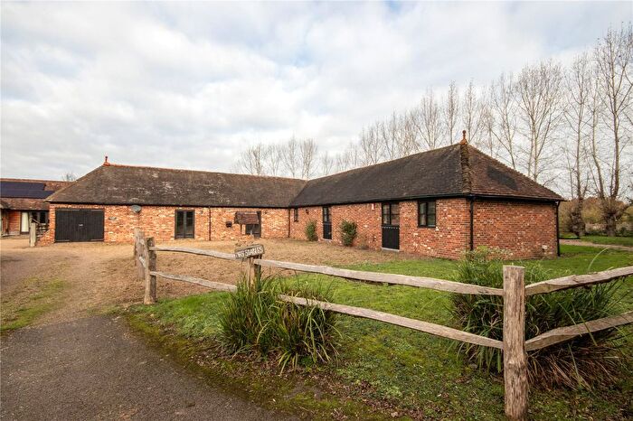 4 Bedroom Bungalow For Sale In Willow Lane, Paddock Wood, Tonbridge, Kent, TN12