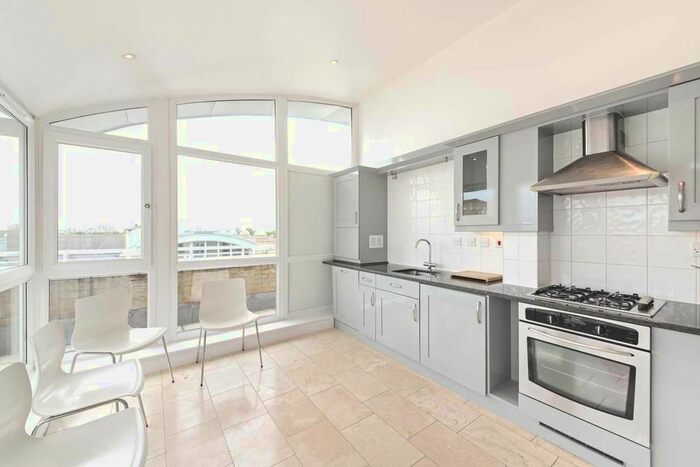 2 Bedroom Flat To Rent In Cedar House, Woodland Cresent, Rotherhithe, Canada Water, Surrey Quays, London, SE16