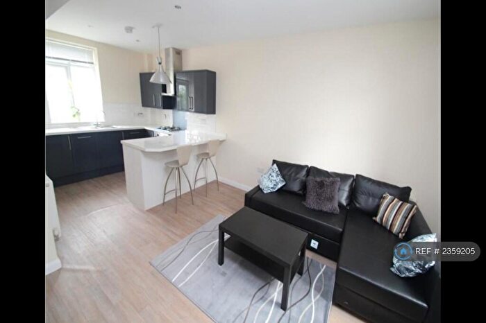 1 Bedroom Flat To Rent In King Lane, Leeds, LS17