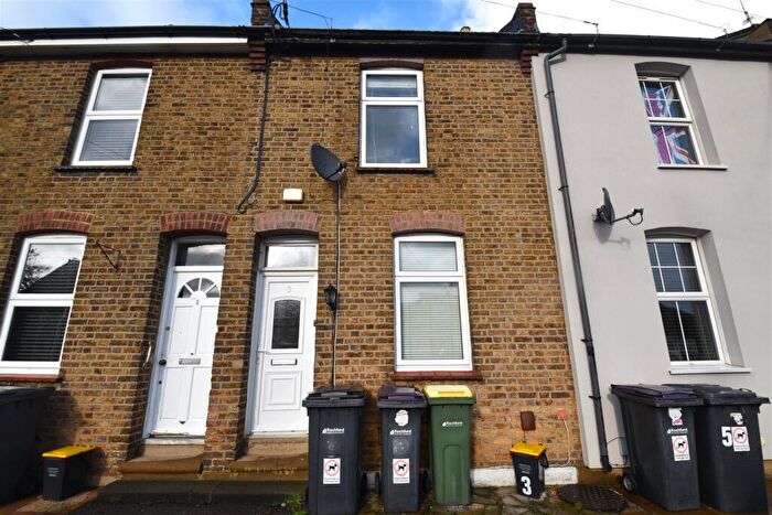 2 Bedroom Terraced House For Sale In Queen Elizabeth Chase, Rochford, SS4