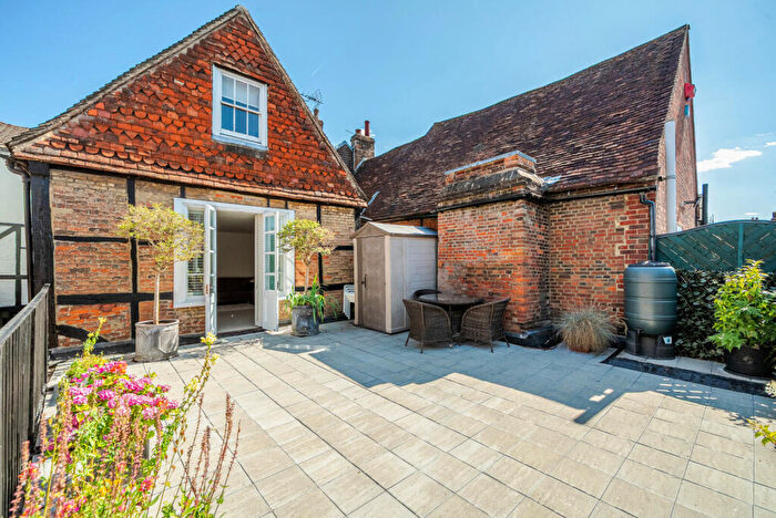 2 Bedroom Flat For Sale In Caxton Yard, Farnham, GU9