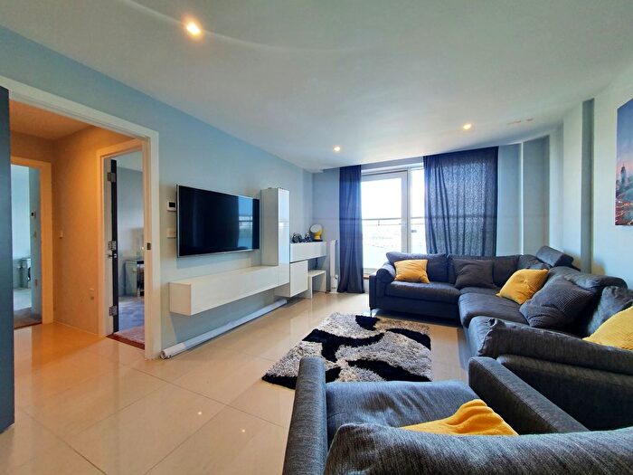 2 Bedroom Flat To Rent In Ferry Court, Cardiff Bay, Cardiff, CF11