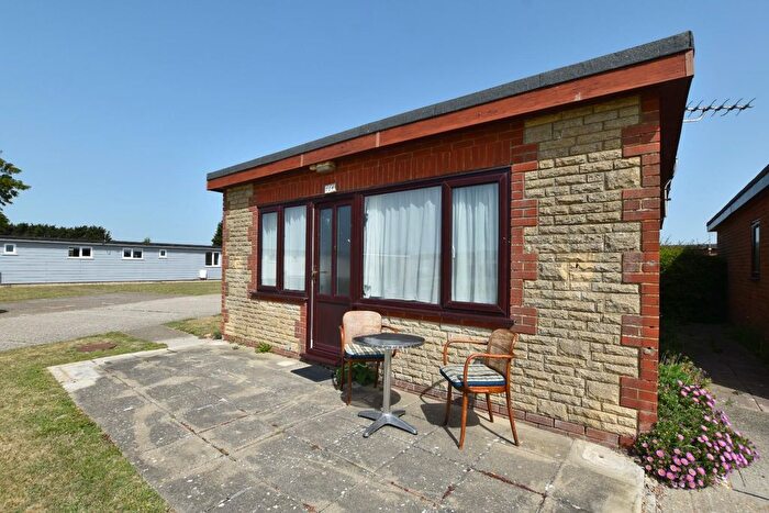 2 Bedroom Chalet For Sale In The Parade, Greatstone, TN28