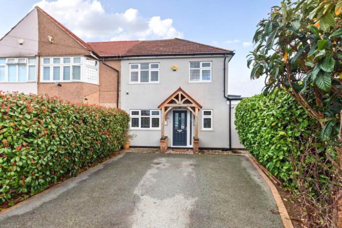3 Bedroom End Of Terrace House For Sale In Burns Avenue, Sidcup, DA15