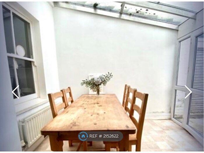 3 Bedroom Terraced House To Rent In George St, Taunton, TA2