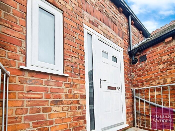 3 Bedroom Flat To Rent In Stockport Road, Stockport, Greater Manchester, SK3