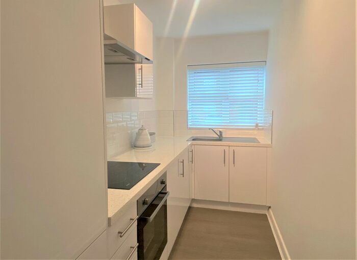 1 Bedroom Flat To Rent In Woodfield Close, Ashtead, KT21