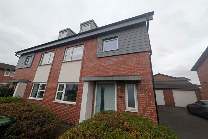 4 Bedroom Semi-Detached House To Rent In Summer Crescent, Beeston, NG9