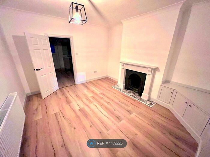 3 Bedroom End Of Terrace House To Rent In Alma Street West, Chesterfield, S40