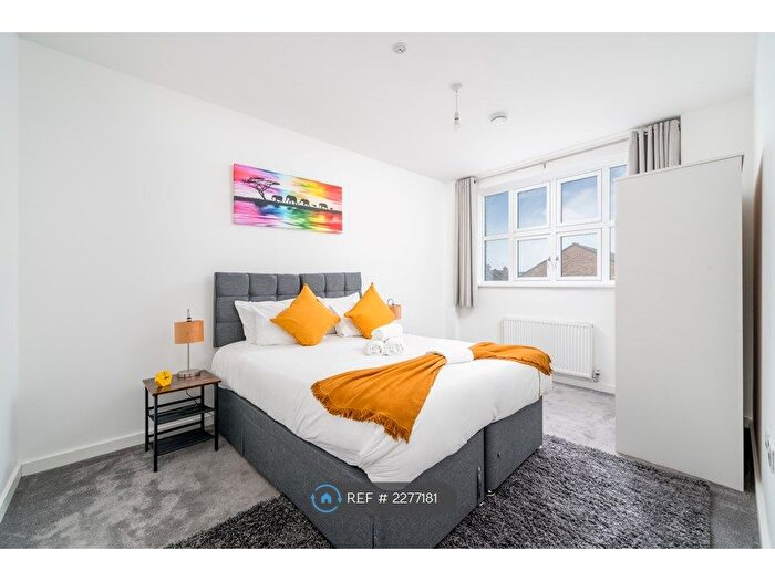 2 Bedroom Flat To Rent In Rembrandt House, Watford, WD18