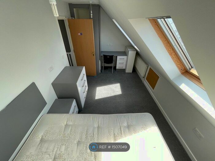 6 Bedroom Terraced House To Rent In De Beauvoir Road, Reading, RG1