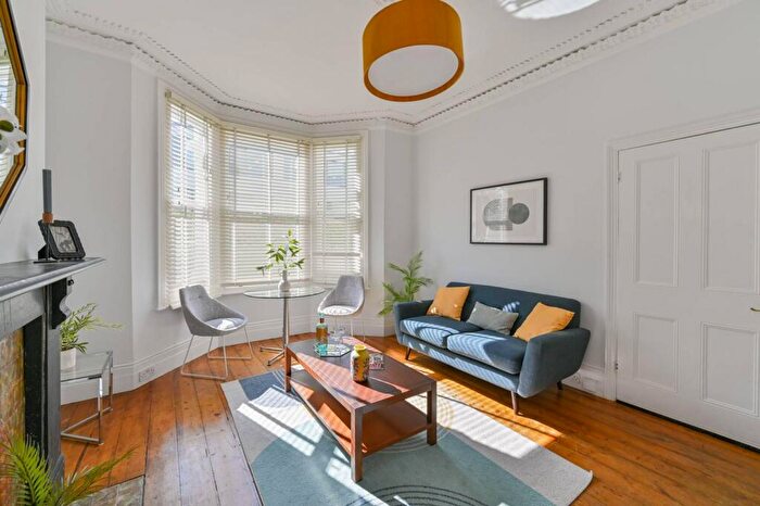 2 Bedroom Flat For Sale In Hearnville Road, , Balham, London, SW12
