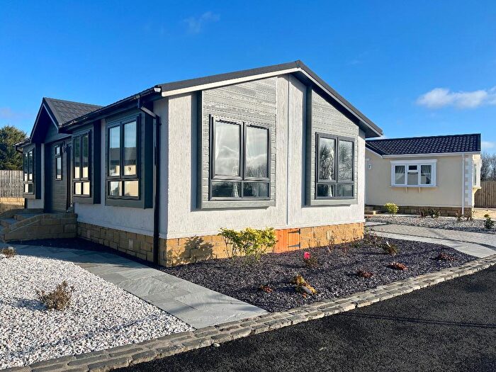 2 Bedroom Park Home For Sale In Highland Way, Red Deer Village, Stepps, G33