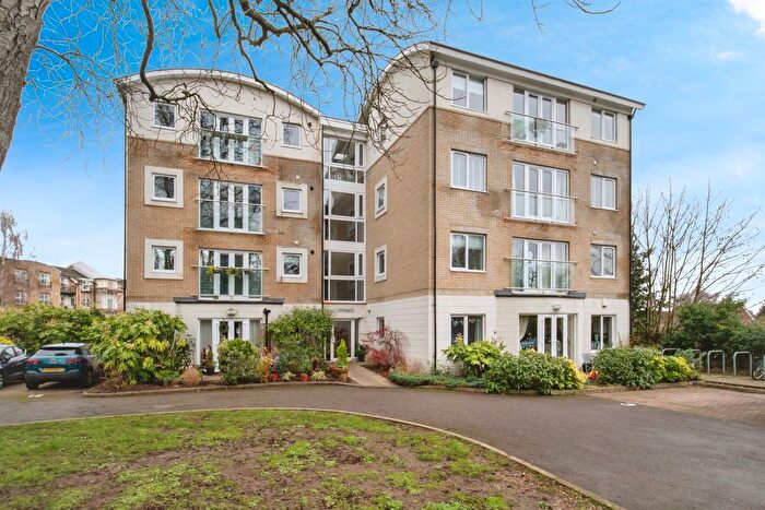 2 Bedroom Flat For Sale In Russell Road, Basingstoke, RG21