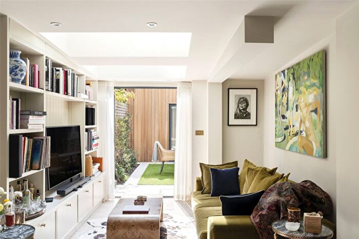 2 Bedroom Flat To Rent In Colville Terrace, London, W11