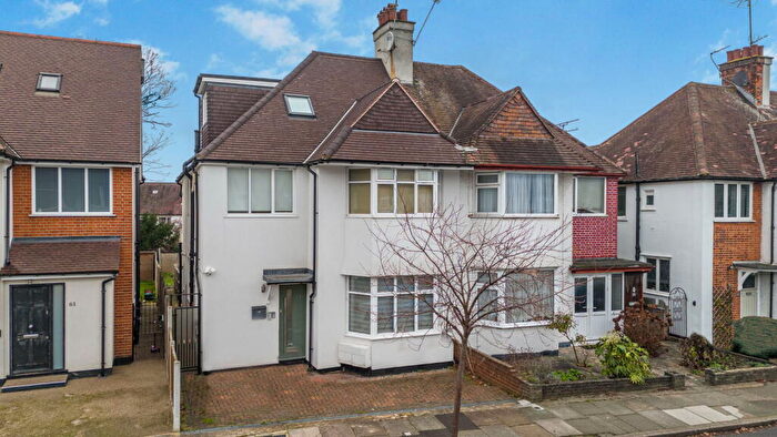 3 Bedroom Flat For Sale In Golders Gardens, NW11