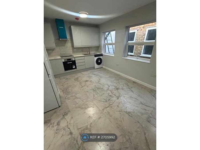 1 Bedroom Flat To Rent In Holloway Road, London, N7