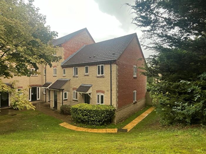 2 Bedroom Flat To Rent In Kimber Close, Wheatley, Oxford, OX33