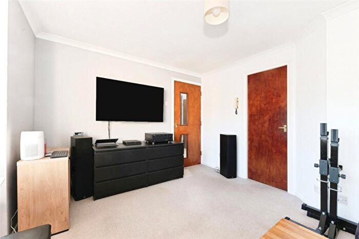 1 Bedroom Flat For Sale In Greyhound Road, Sutton, SM1