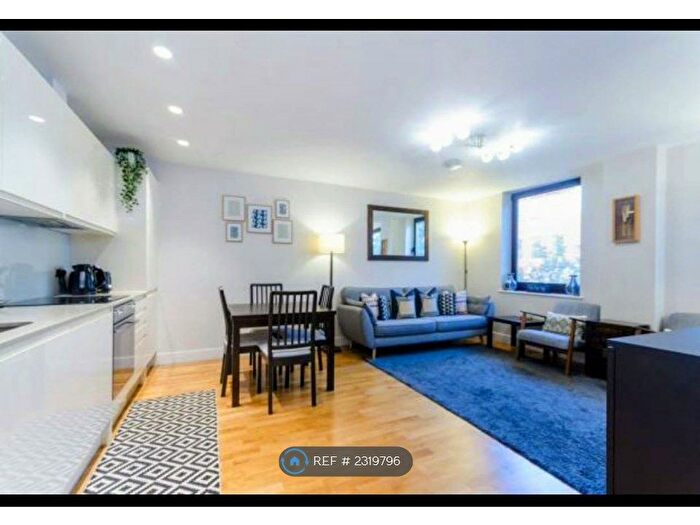 2 Bedroom Flat To Rent In Old Inn House, Sutton, SM1