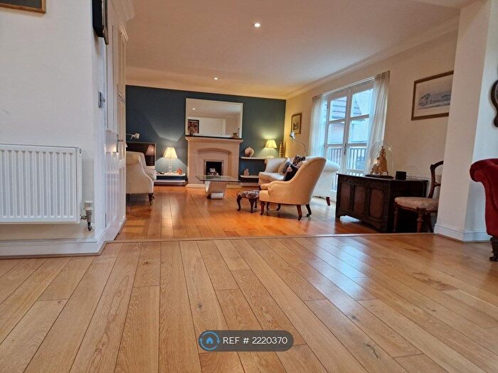 4 Bedroom Semi-Detached House To Rent In Royal Victoria Park, Bristol, BS10