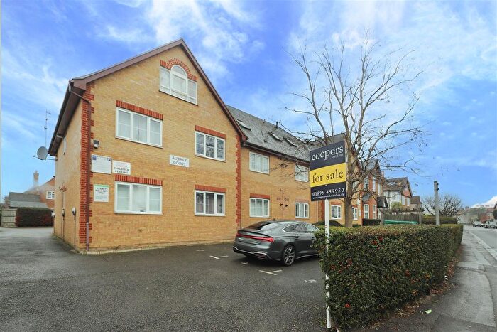 2 Bedroom Flat For Sale In Aubrey Court, Hayes, UB3