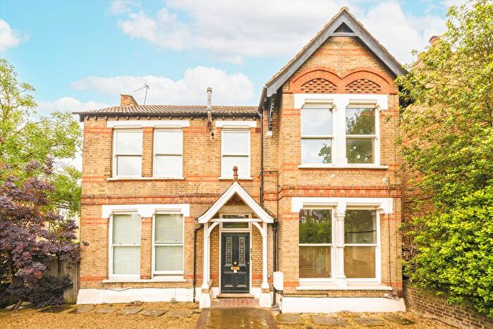 2 Bedroom Flat To Rent In Castlebar Road, Ealing, W5