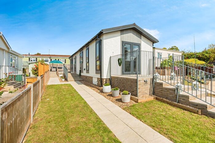 2 Bedroom Mobile/park Home For Sale In The Baulk, Clapham, Bedford, MK41