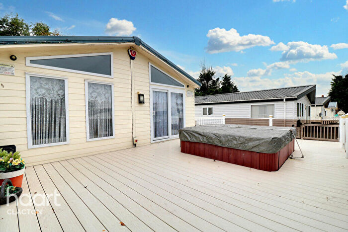 2 Bedroom Detached Bungalow For Sale In Streamview, Valley Farm Holiday Park, CO15