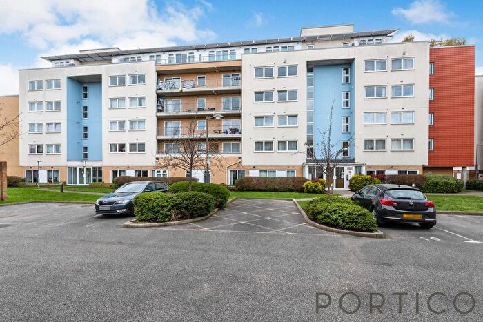 2 Bedroom Flat To Rent In Flint Close, Stratford, London, E15
