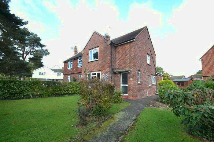 2 Bedroom Semi-Detached House To Rent In Perrylands, RH6