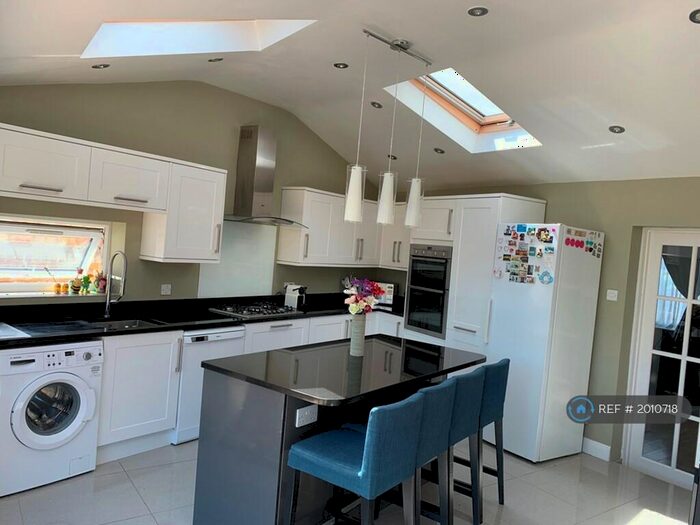 5 Bedroom End Of Terrace House To Rent In Grangehill Road, London, SE9