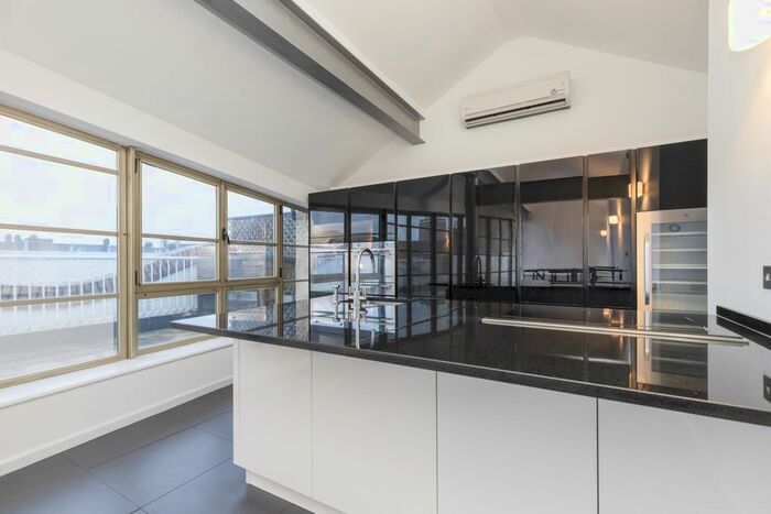 3 Bedroom Flat To Rent In Queen Elizabeth Street, London, SE1