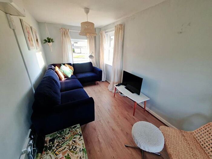3 Bedroom Flat To Rent In Glan Gors, Harlech, LL46