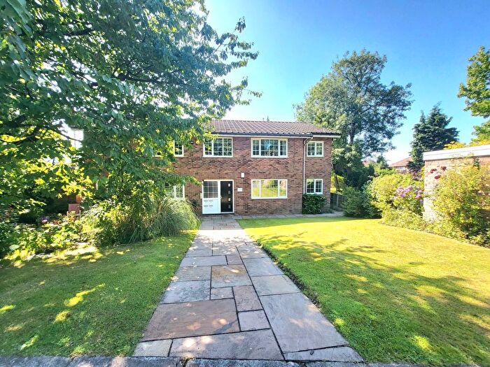 2 Bedroom Flat To Rent In Heather Court, Victoria Grove, Heaton Chapel, Stockport, SK4