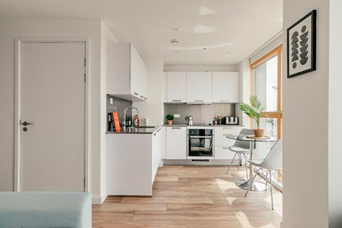 Studio To Rent In Queen Street, Maidenhead, Berkshire, SL6