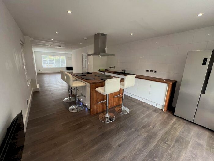 2 Bedroom Semi-Detached House To Rent In Shaftesbury Close, Bracknell, RG12